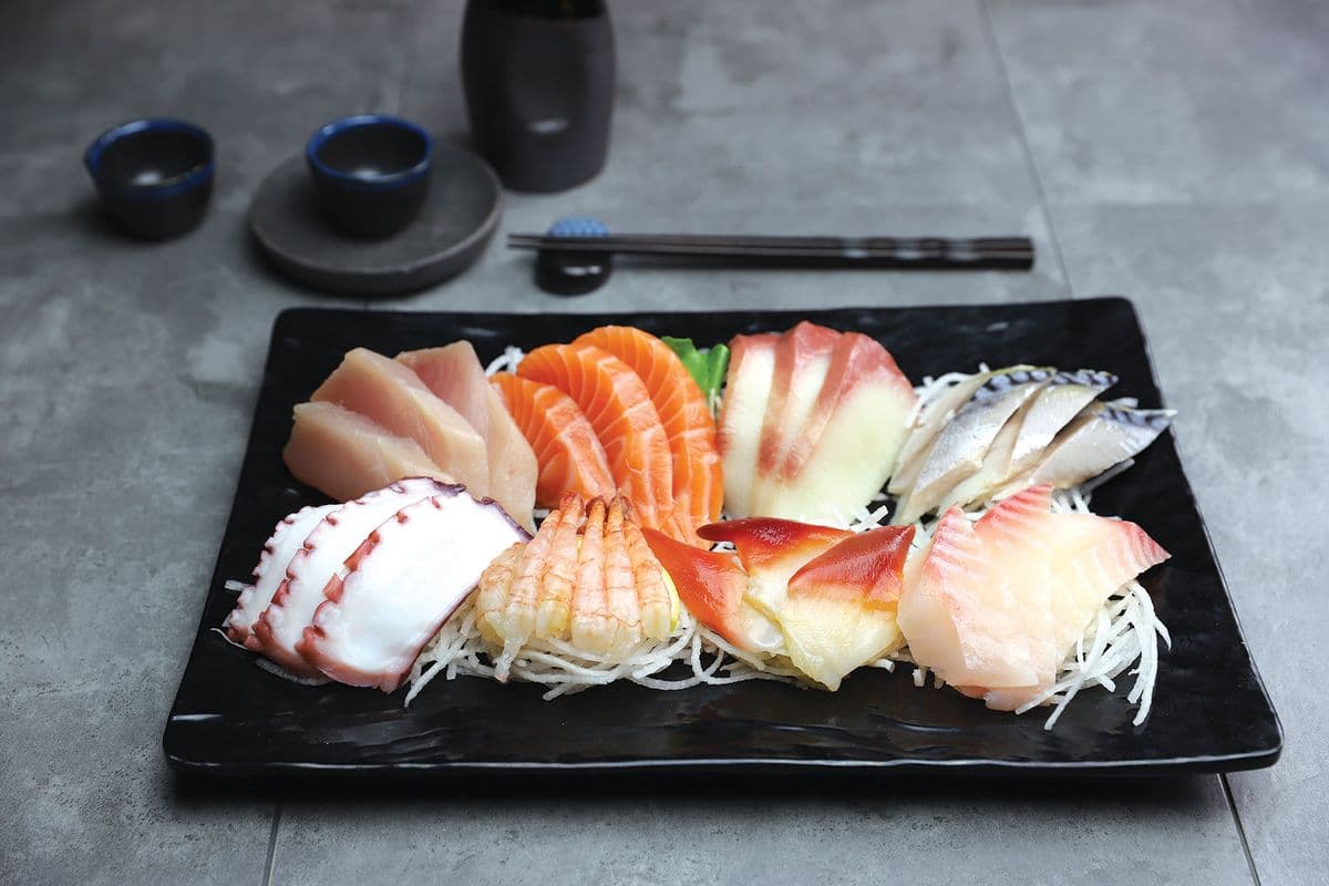 Deluxe Assorted Sashimi (27 pcs)