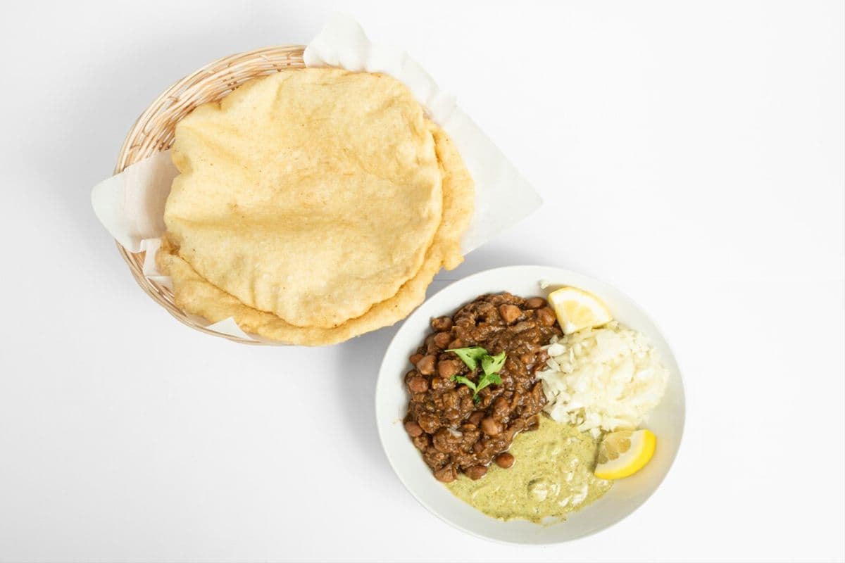 Chole Bhature (2 Bhature)