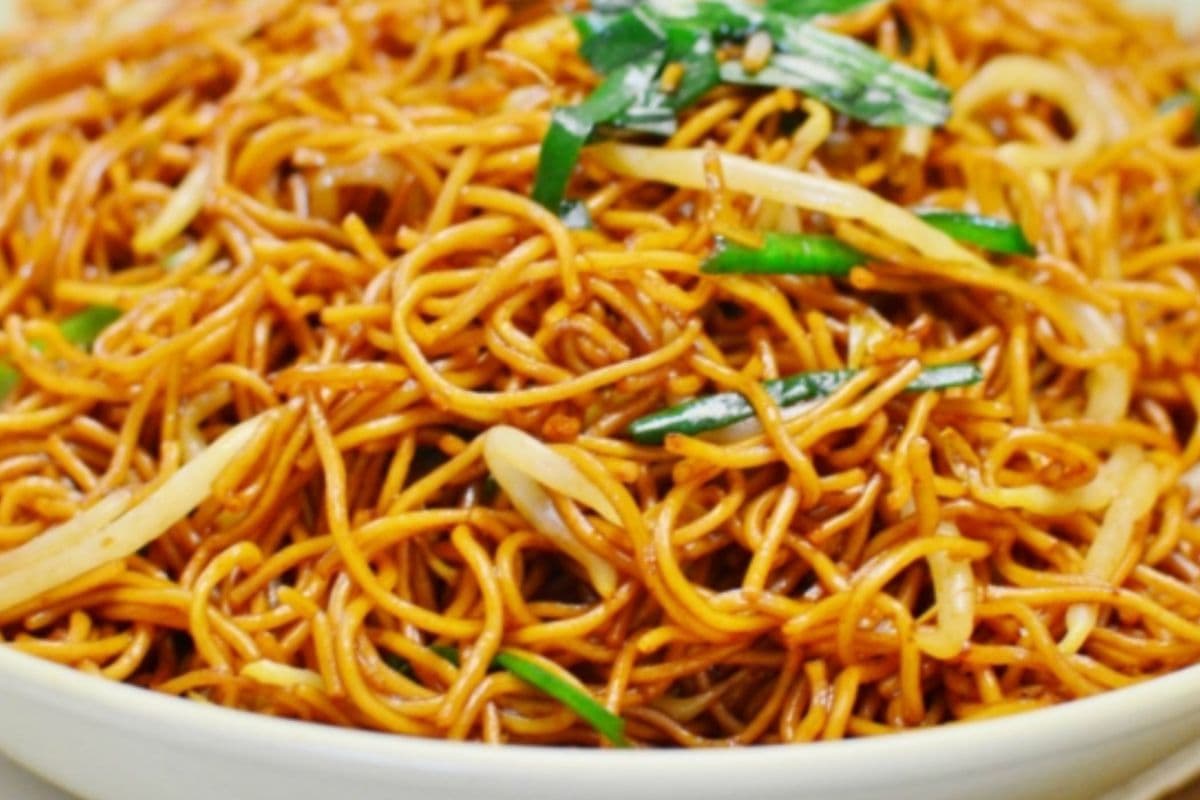 22e. Stir-Fried Chow Mein Noodles