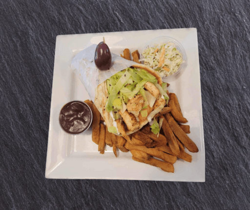 Assiette de poulet sur pita