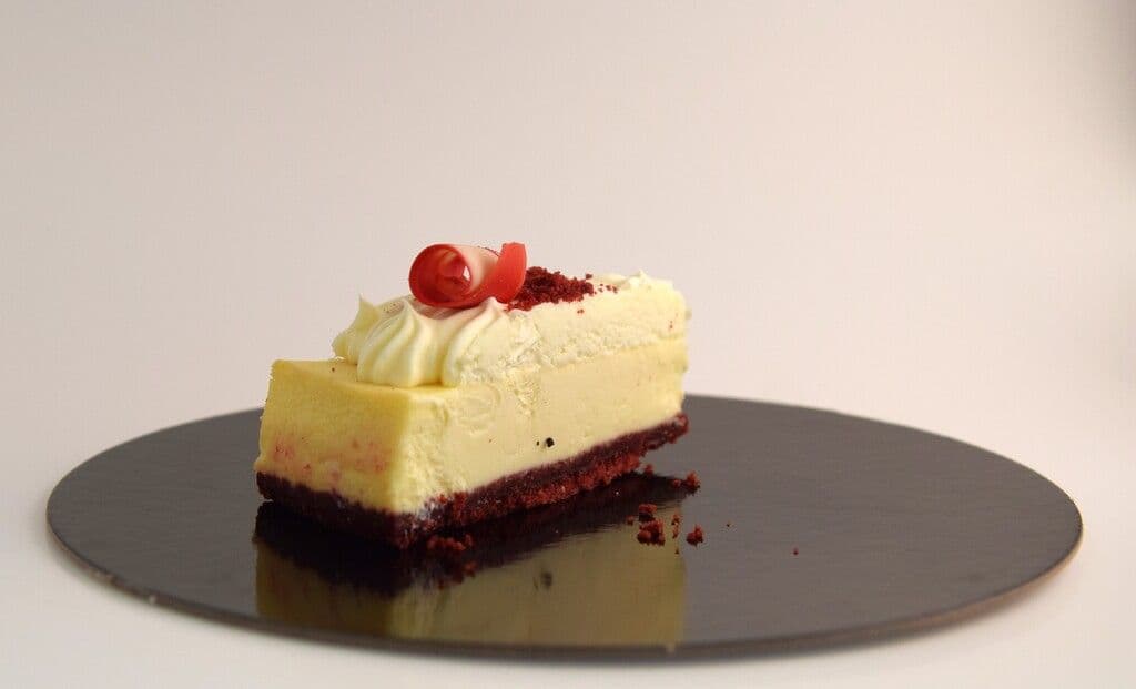 RED VELVET CHEESECAKE