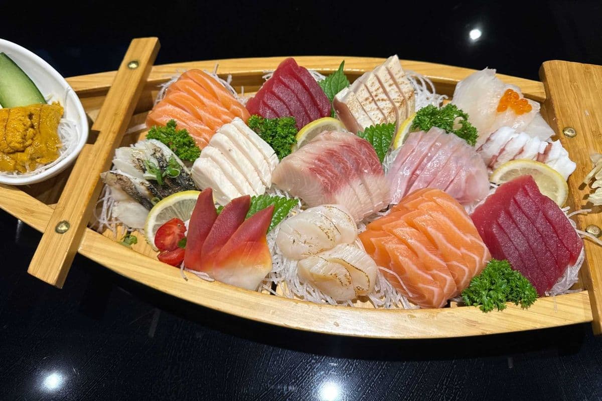 Large Sashimi (65 pcs)