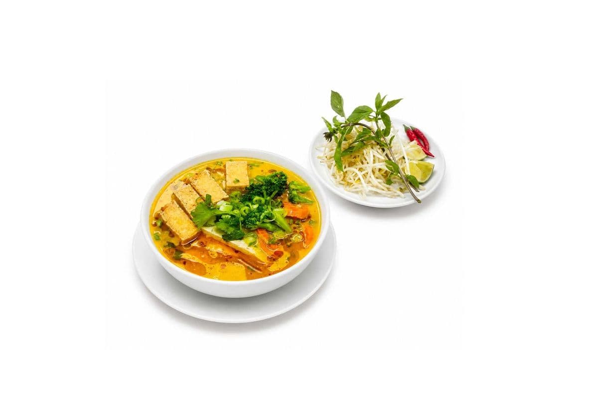 V92. Vegan Tom Yum Pho with Coconut Milk