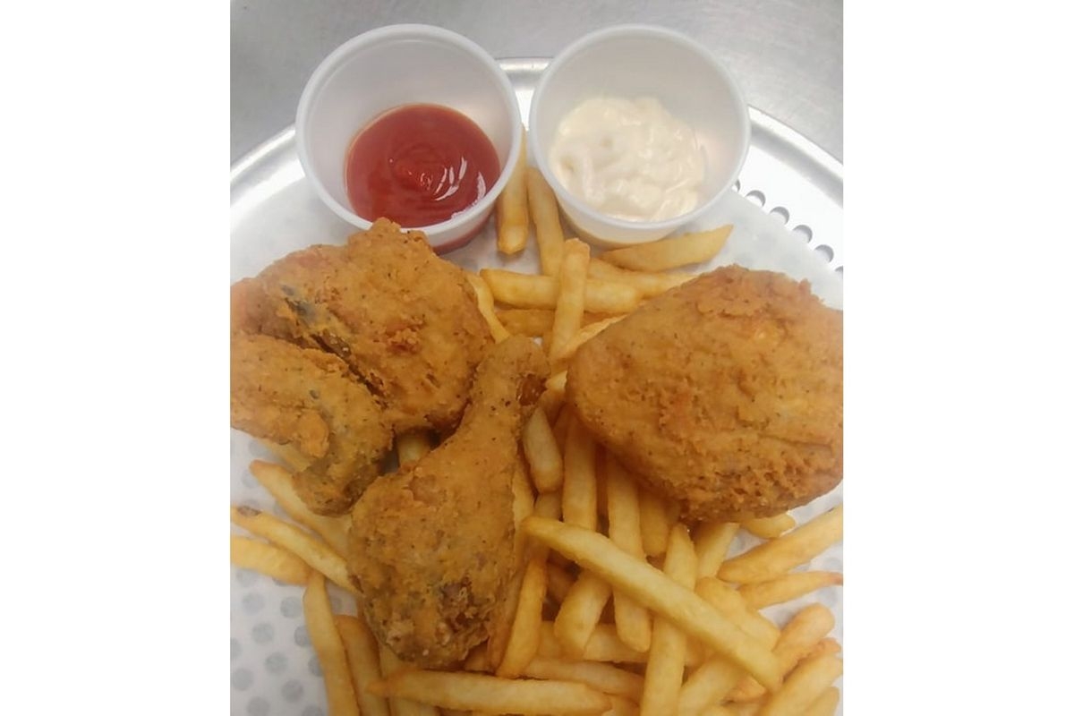 Crispy Fried Chicken with Fries (3 pcs) with Small Gravy