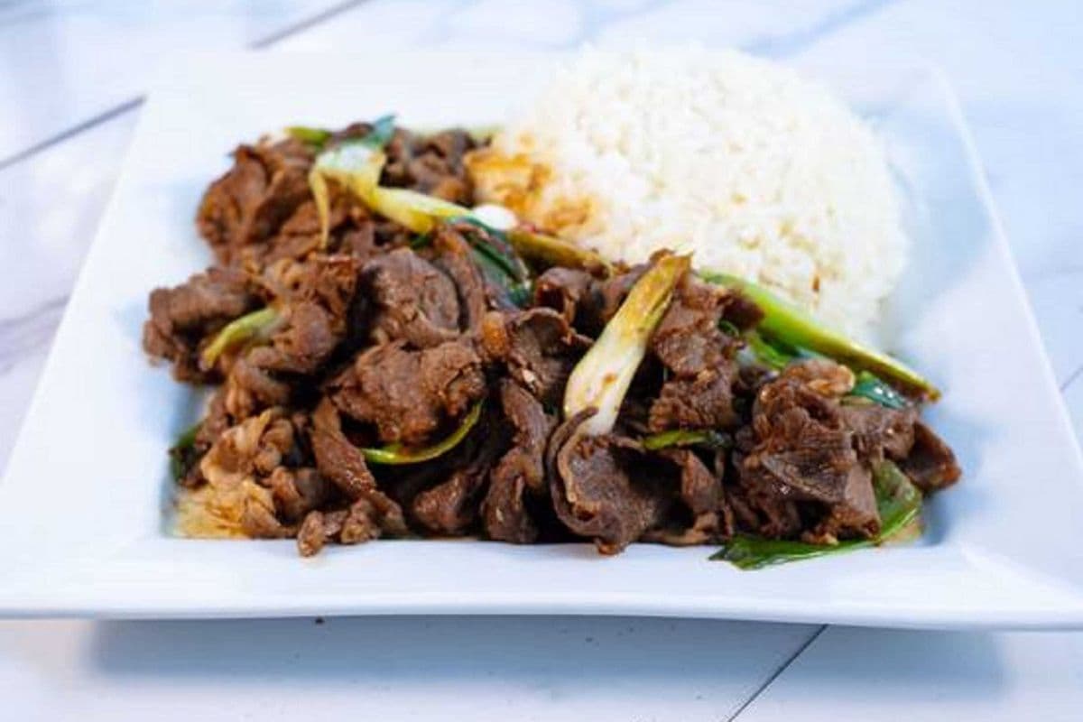 Stir Fried Sliced Lamb with Cumin & Onion 葱爆孜然羊肉盖饭