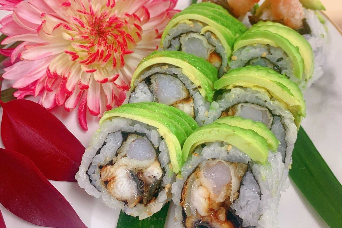 F14. Crunch Dragon Roll (8 pcs)