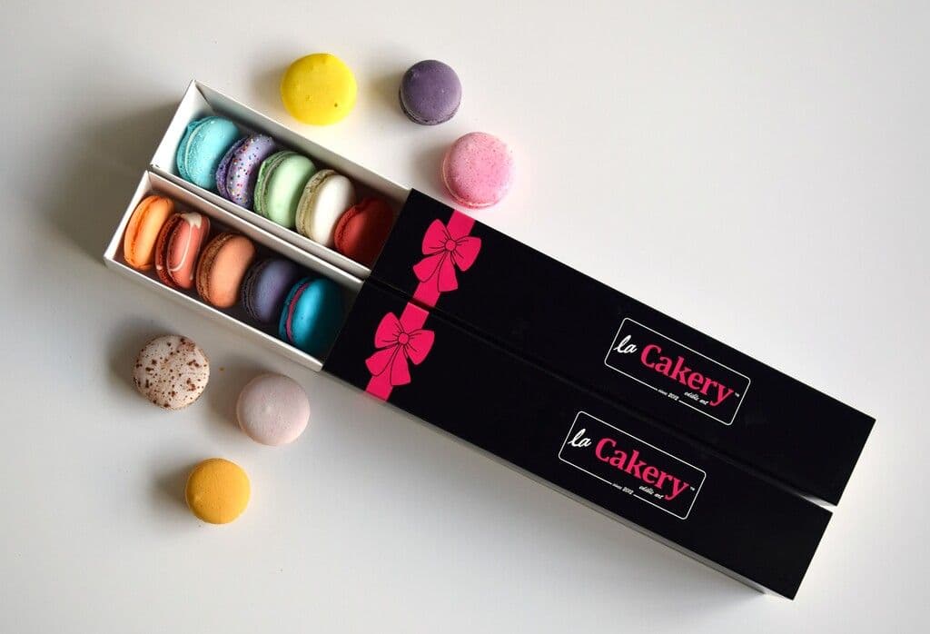 12 ASSORTED MACARONS