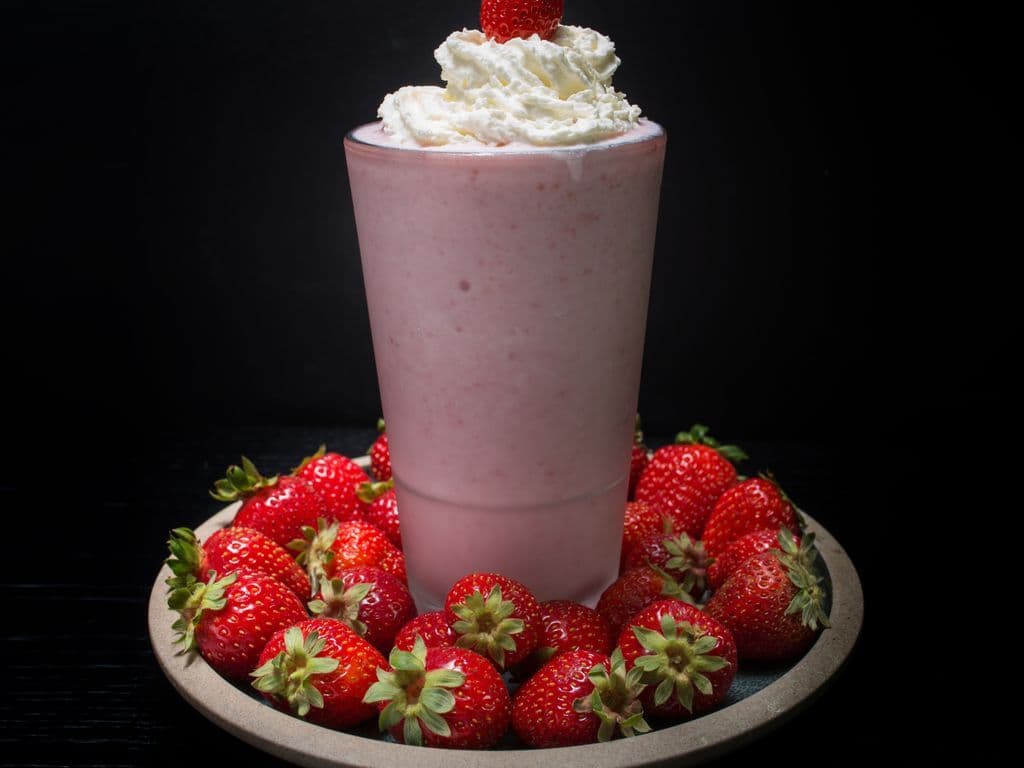 Frosty Strawberry (16 oz)