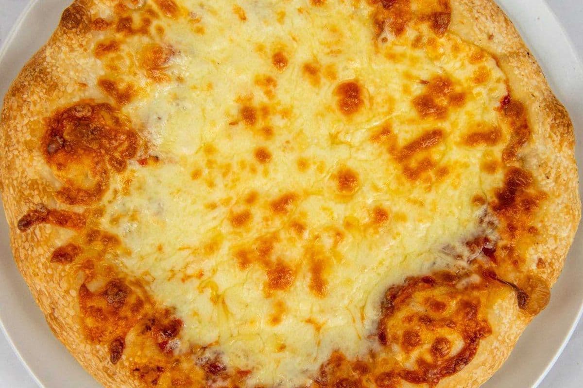 Moyenne pizza au fromage / Medium Cheese Pizza
