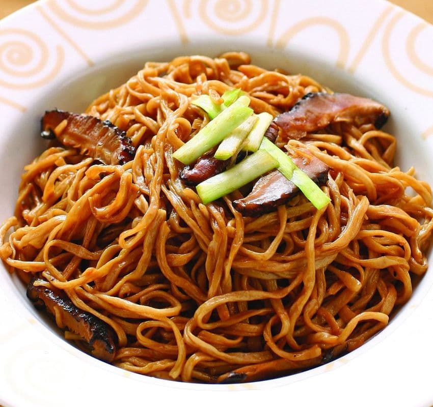 Braised Yee-Mein with Chinese Mushrooms / 乾燒伊麵