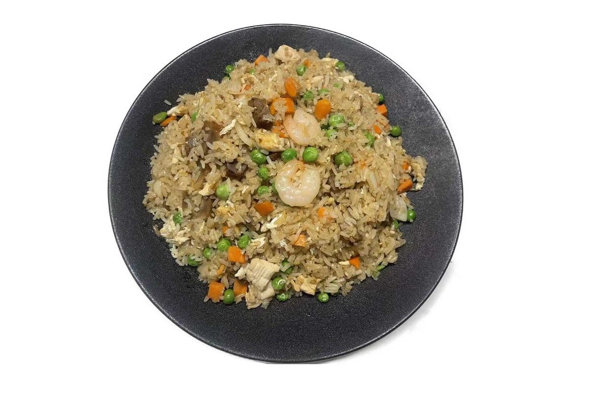 R1. House Special Fried Rice (Chicken+BBQ Pork+Shrimp) 招牌饭