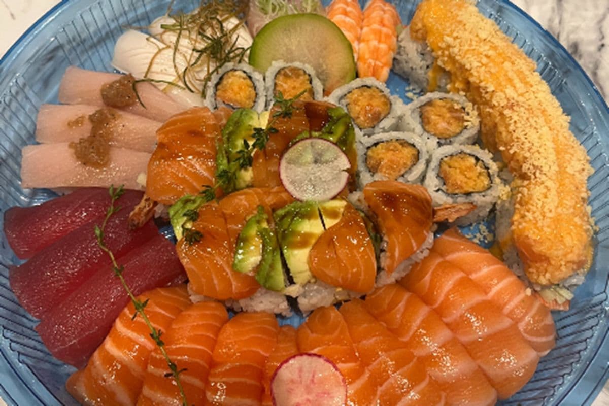 Small Sushi and Roll Tray(44 Pcs)