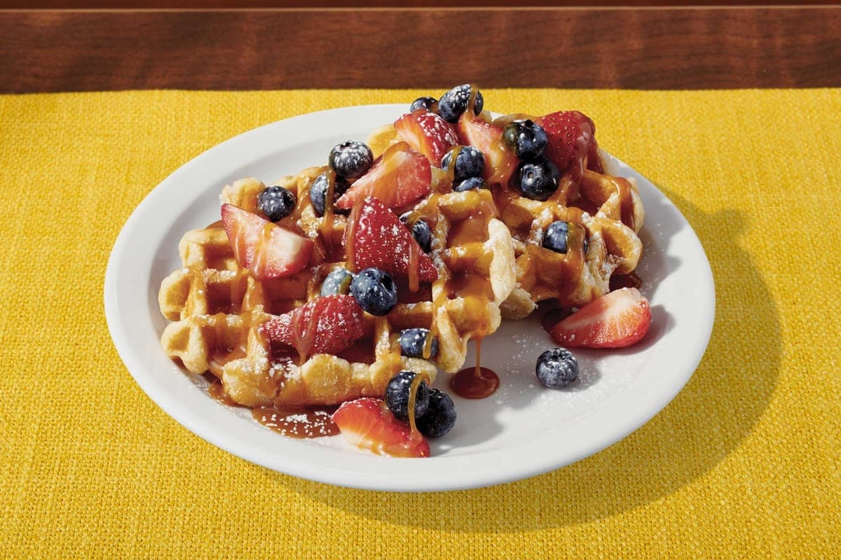 Berry Waffles A La Carte (890 Cals)