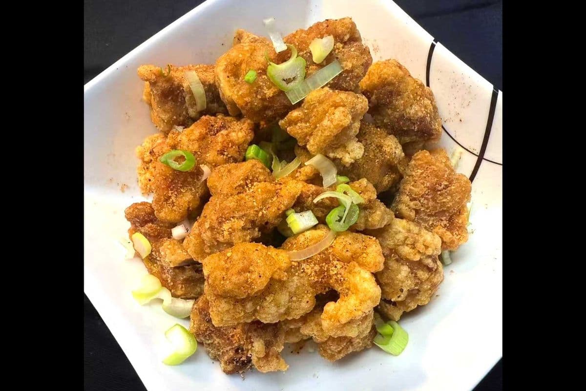 21. Salt & Pepper Pork Ribs (Spicy) 椒鹽香骨