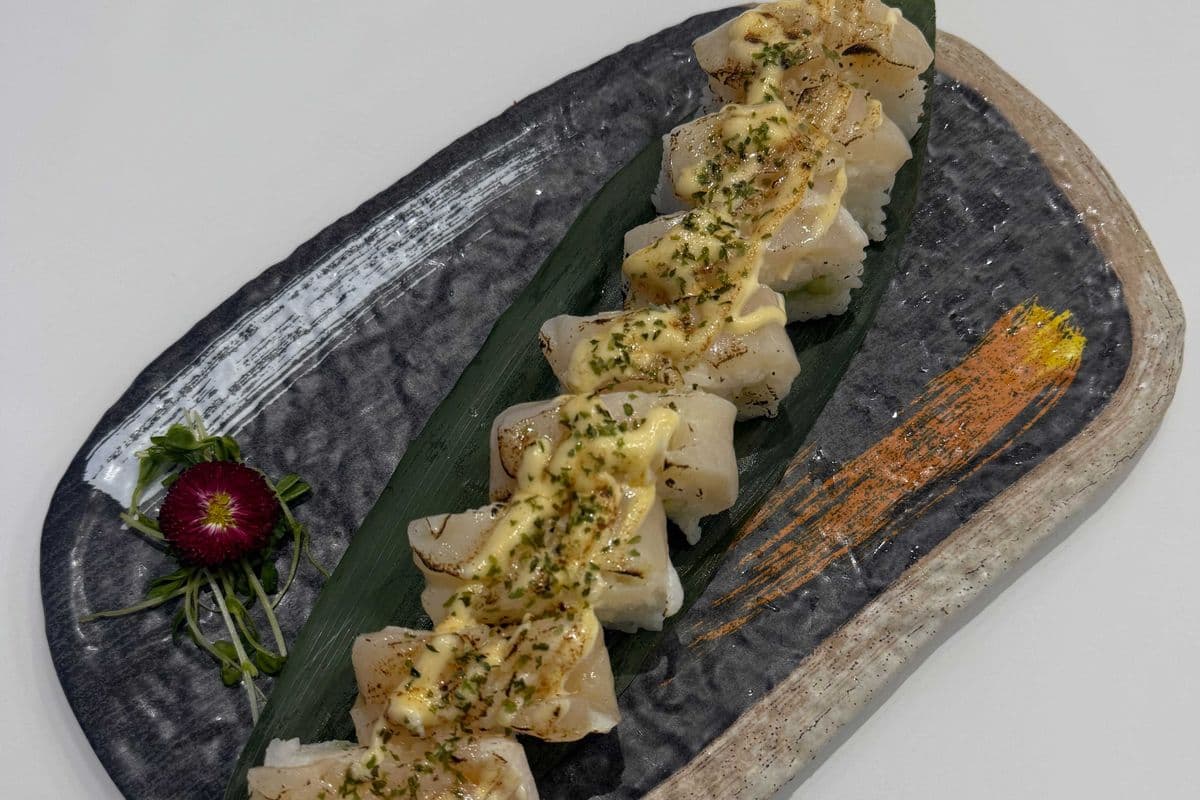 B5. Scallop Pressed Sushi (8 pcs) 帶子板壓壽司