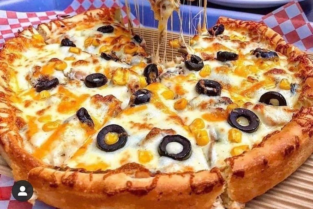 2. Large Chicken Lovers Pizza