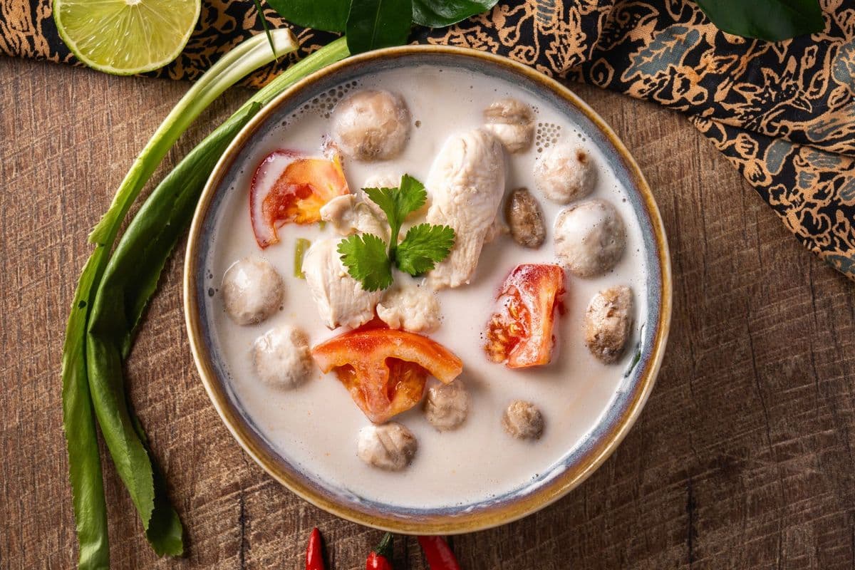 T1 Tom Kha Poulet Soupe | Tom Kha Kai (Coconut Chicken Soup)