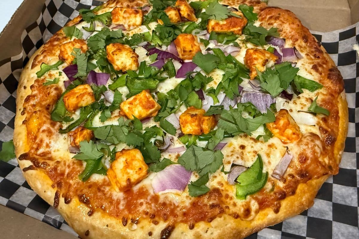 Shahi Paneer Pizza (Contient Des Noix / Contain Nuts)
