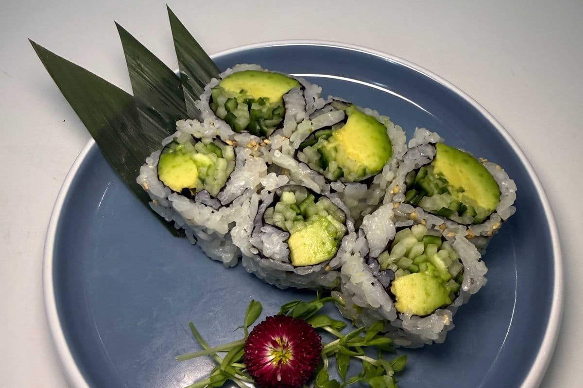 R13. Avocado Cucumber Roll (6 pcs) 青瓜牛油果