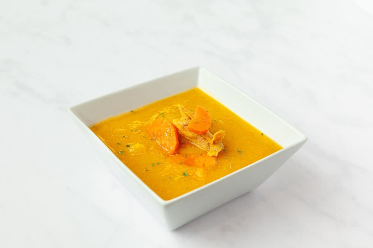 Medium Chicken Soup (16 oz)