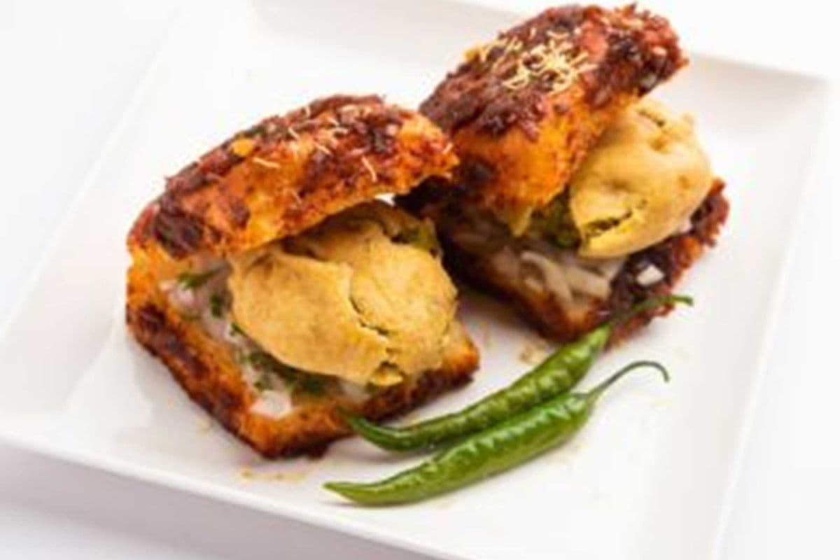 Masala Vada Pav - 1pc