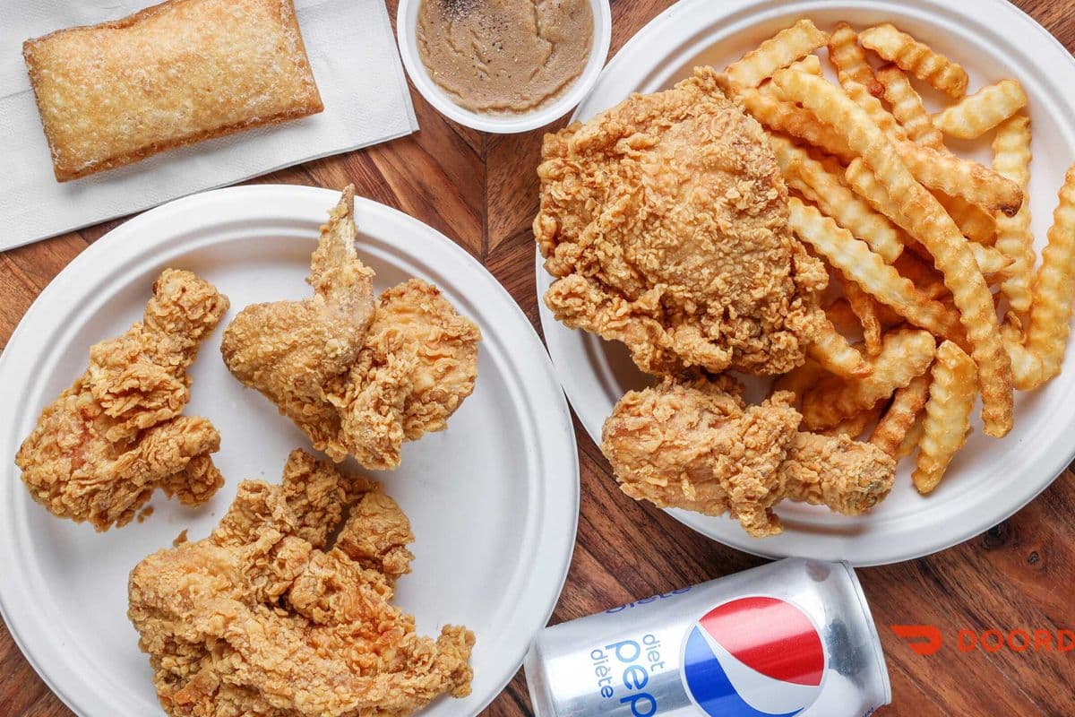 3 pc snack como(Dark meat, Fries, Gravy, canned pop)