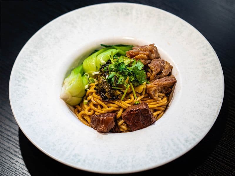 F03 Spicy Beef Shank Dry Noodle (Spicy)(Peanut) F03 香辣牛肉乾拌麵(辣)(含花生)