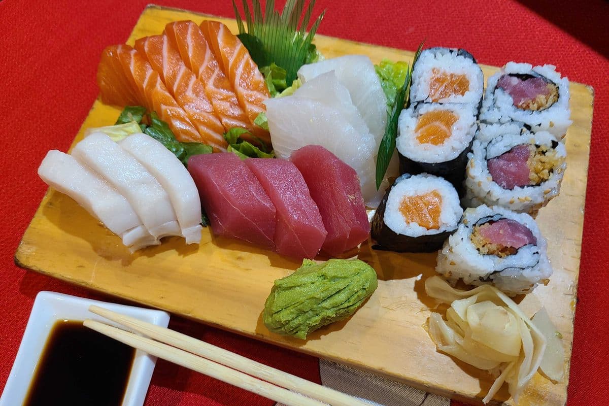 Nikko Sashimi and Maki Combination (19 pcs)
