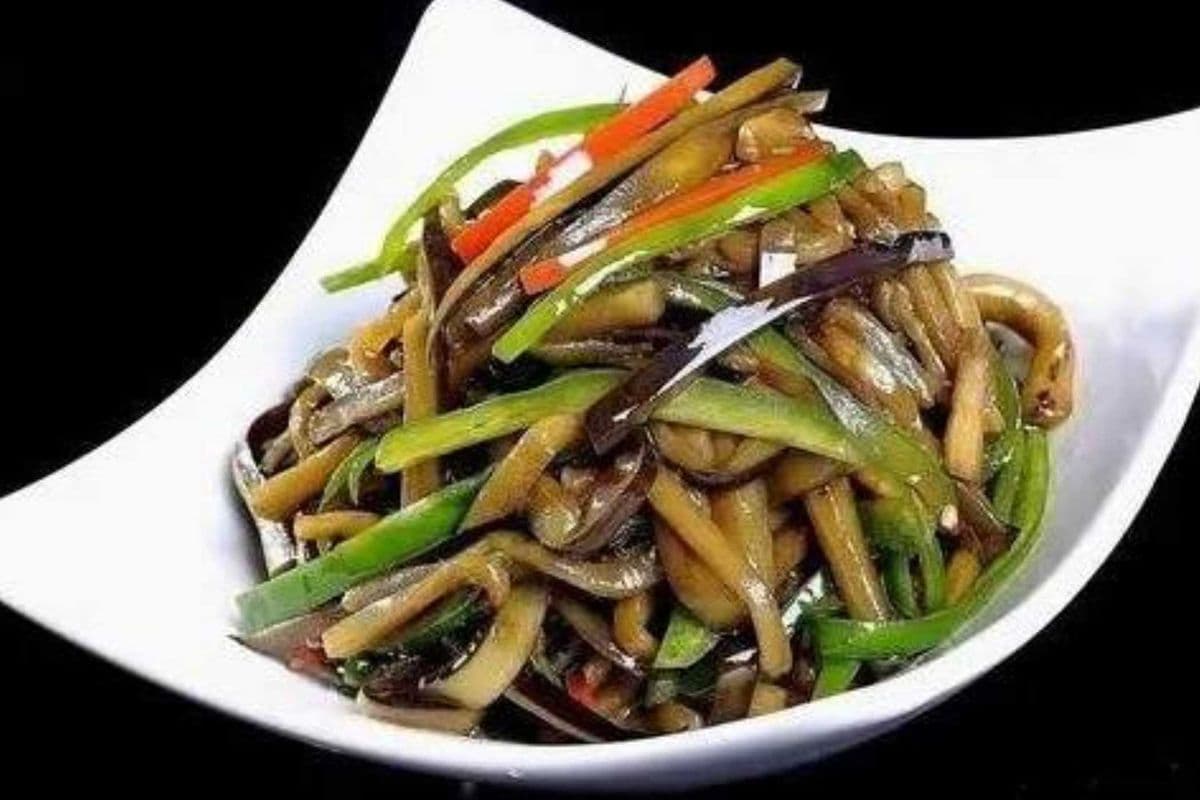 青椒茄子丝盖饭(含五花肉)stir fried sliced eggplant with pork rice bowl