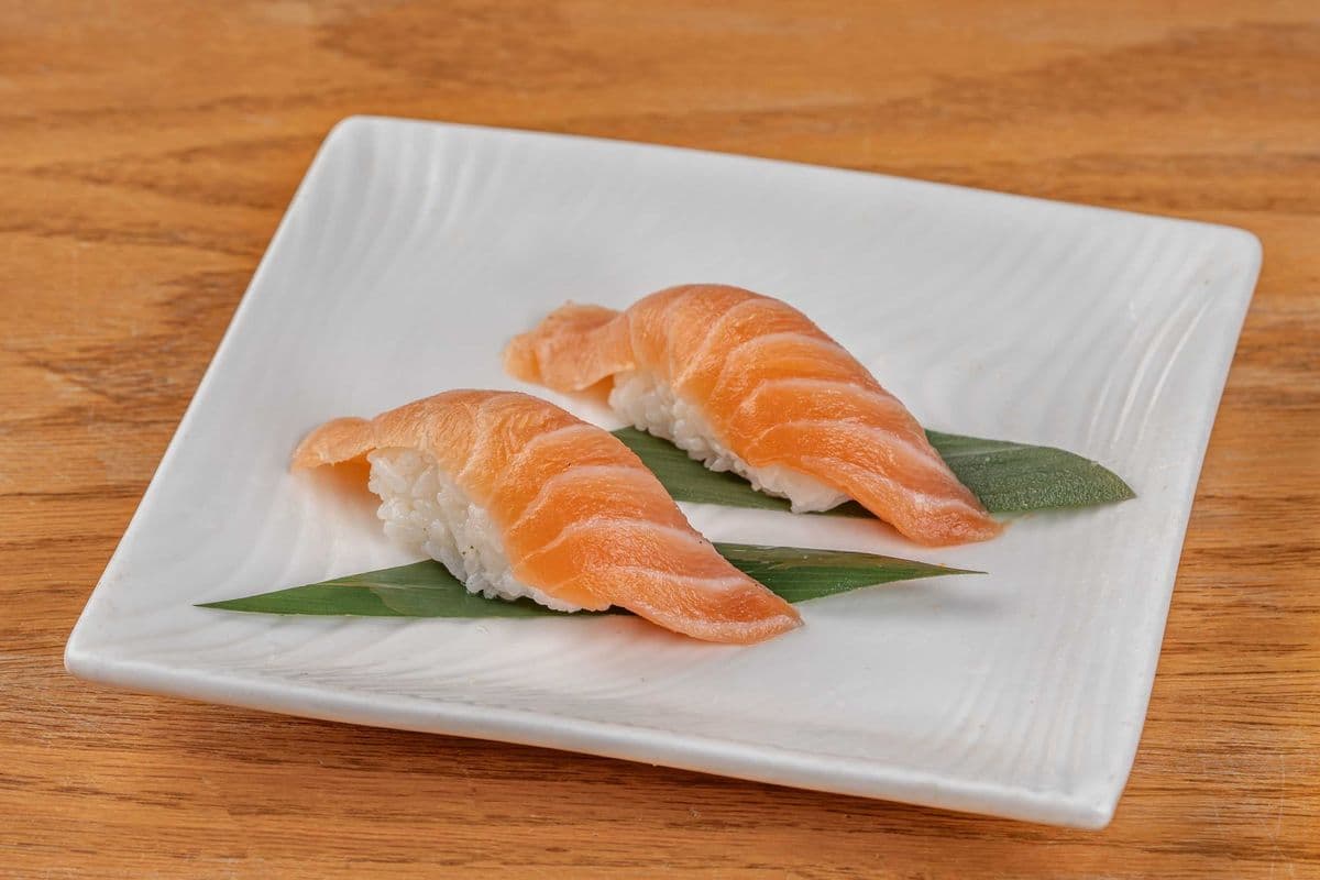 Two Pieces Sushi SA1) Salmon