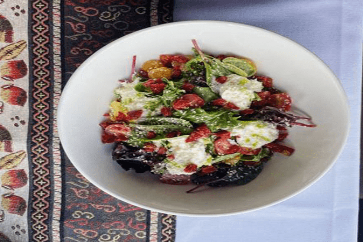 Argo Salad with Mango and Stracciatella Cheese
