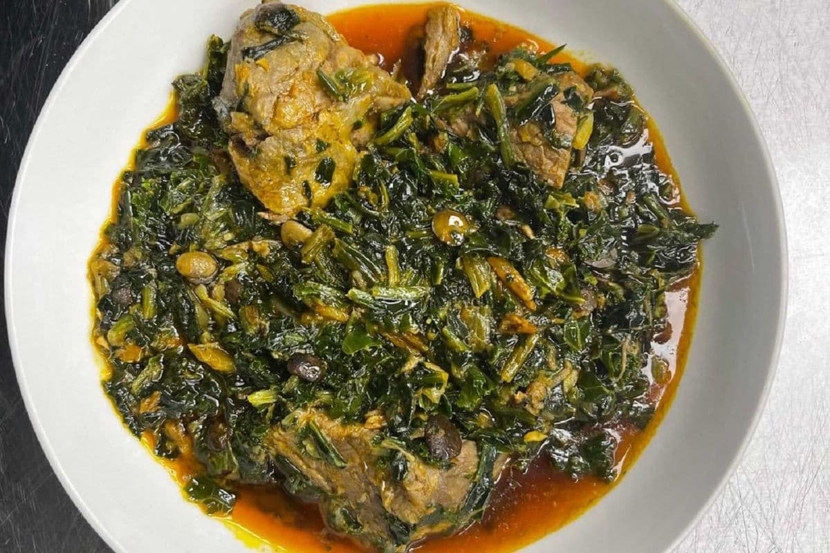 Vegetable soup (Eforiro) with garri