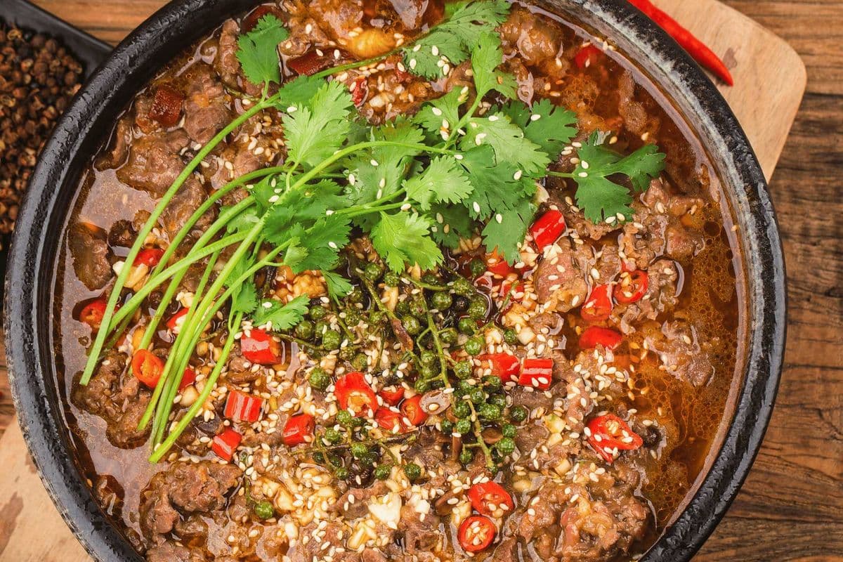 100. Sichuan Spicy Broth with Beef 水煮牛肉
