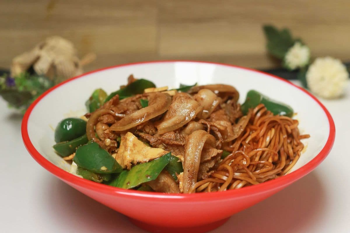 E3】Stir-fried pork belly with green pepper on dry noodles农家小炒肉拌川(拌面)