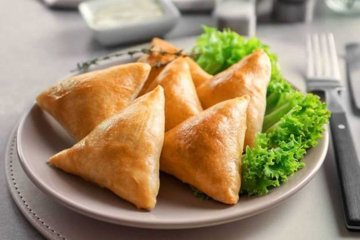 Large Chicken Samosa (2pcs)