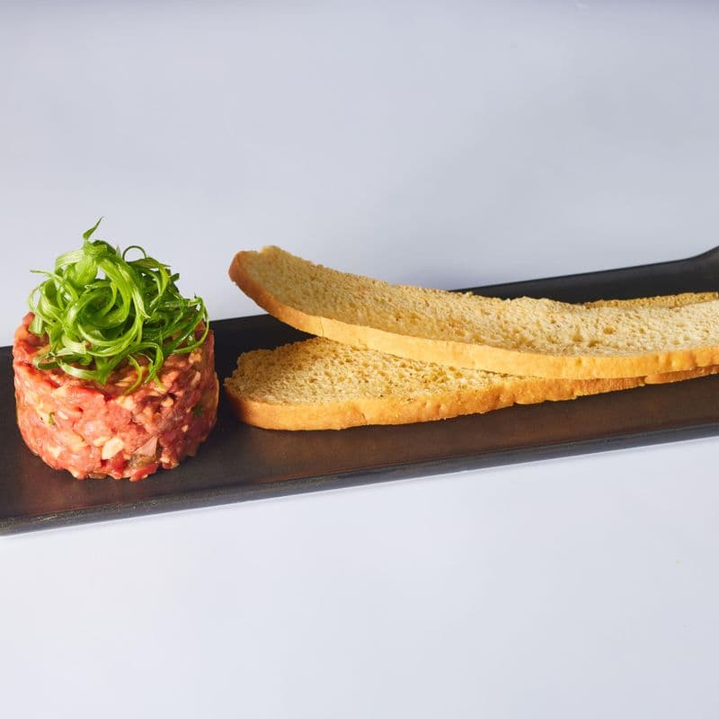 TARTARE DE BOEUF FUNKY (ENTRÉE) / FUNKY BEEF TARTARE (STARTER)