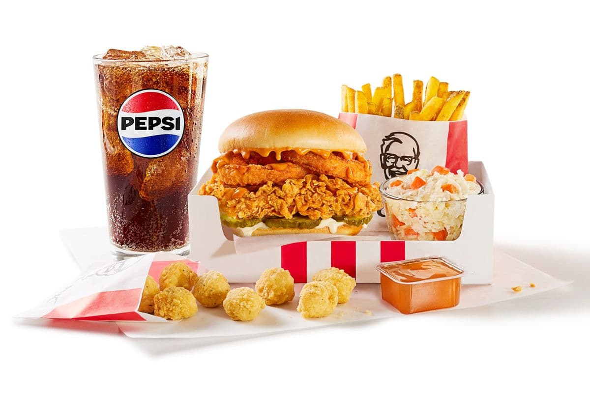 Boîte-repas sandwich aux rondelles d’oignon croustillantes / Crispy Onion Ring Sandwich Box Meal