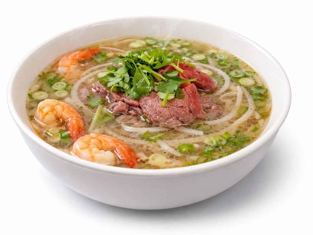 205) Steak & Prawns (4) Pho