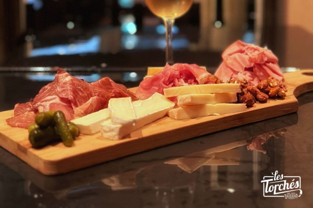 L'assiette de charcuteries et fromages / The Charcuterie and Cheese Plate
