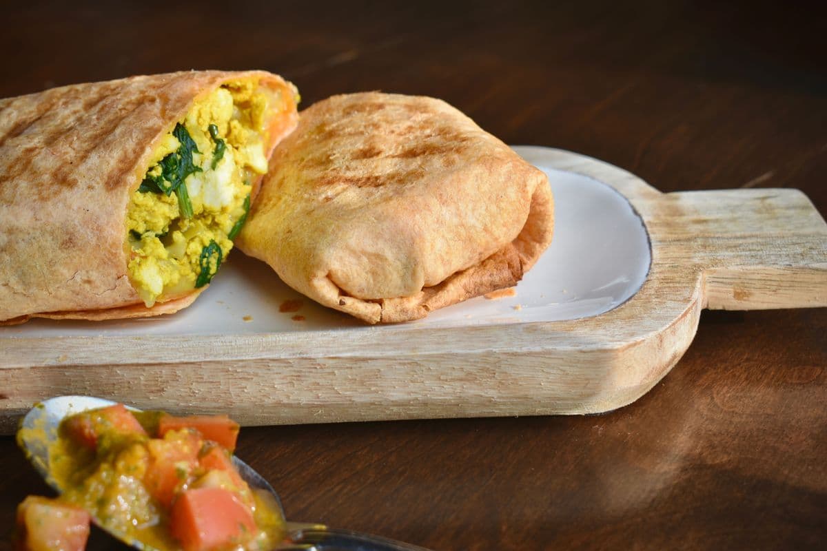 Burrito de tofu brouillé et salsa / Tofu Scrambled and Salsa burrito