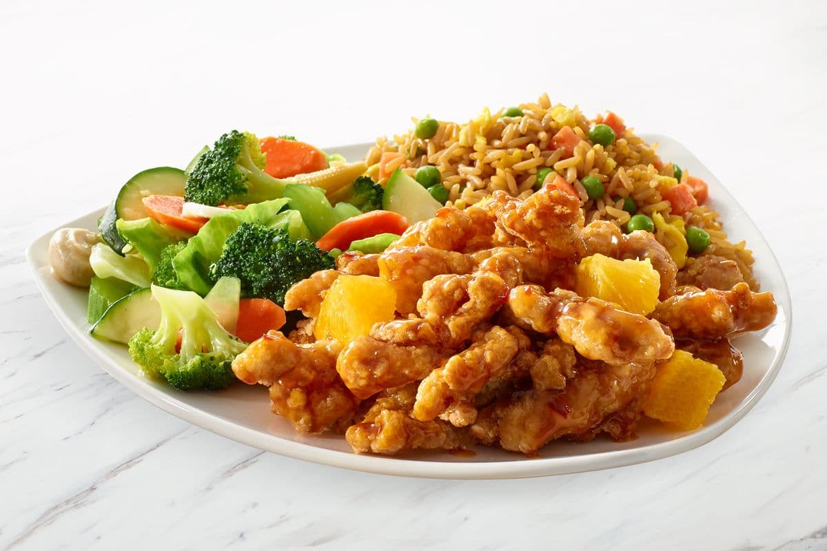 Plat signature de poulet à l'orange / Orange Chicken Signature Dish