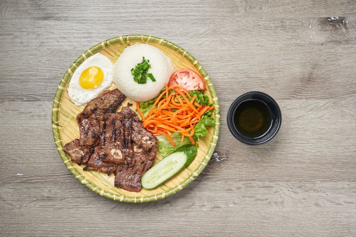 Com Sườn Bò Non, Opla
