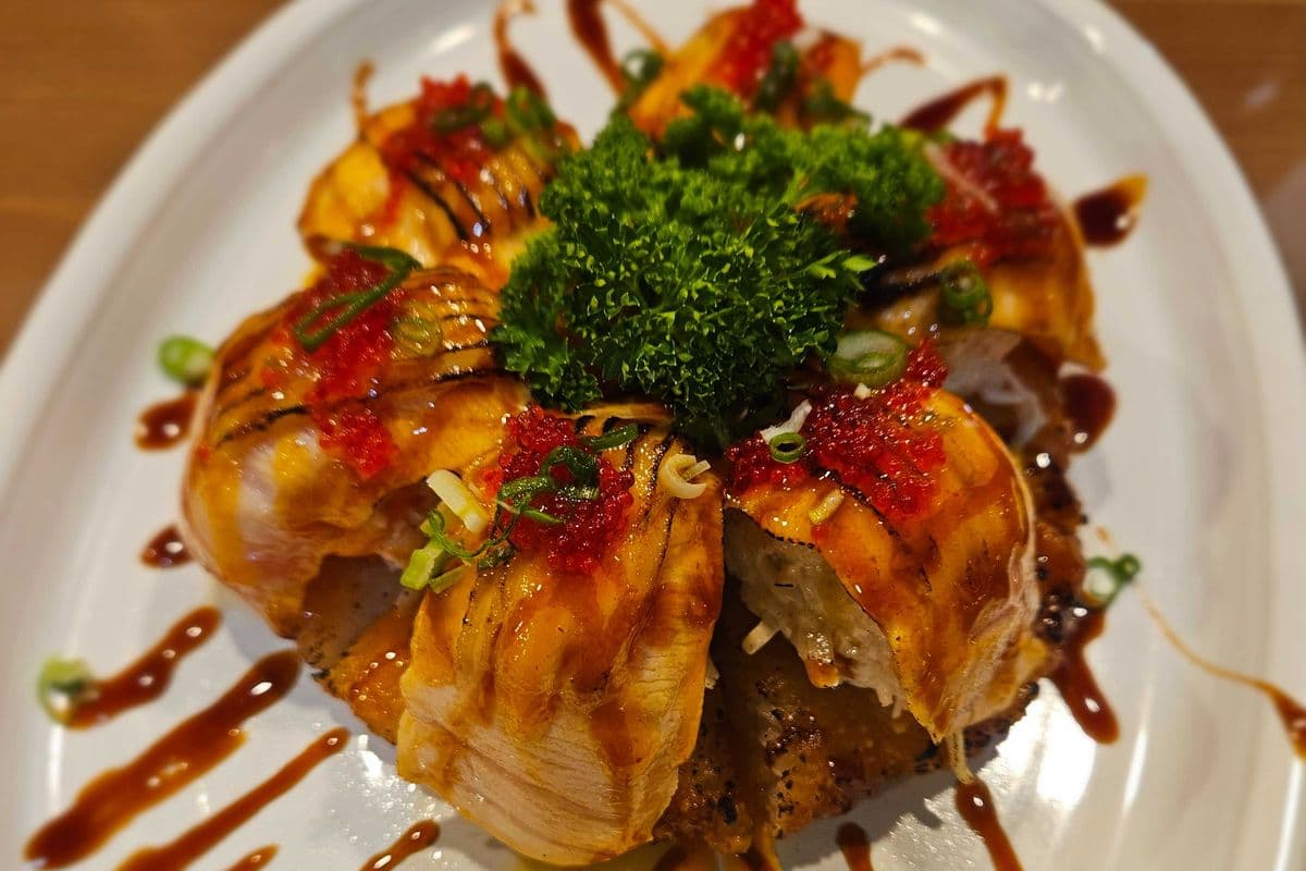ABURI SALMON PIZZA