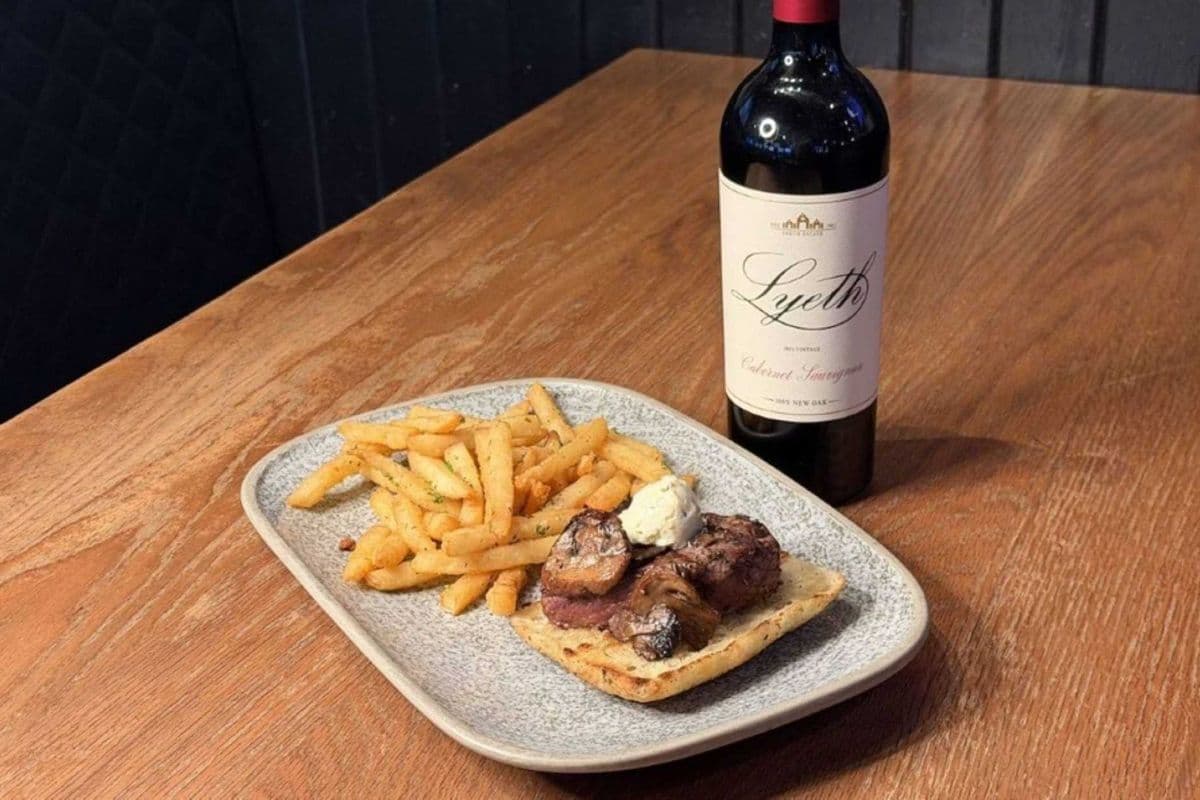 Date Night - 2 Steak Dinners & Wine Combo (1 x 750ml)