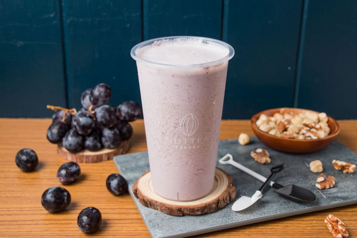 Red Grape Nut Mylk Smoothie