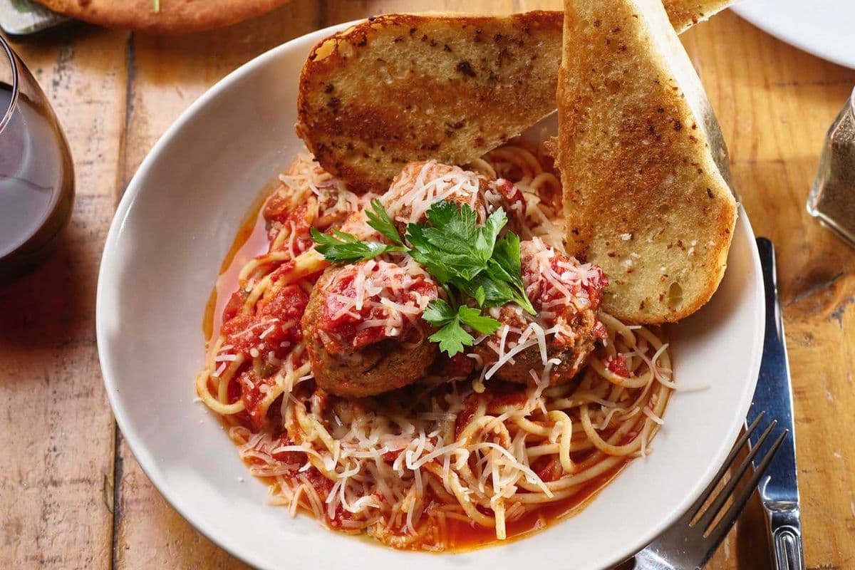 Spaghetti & Meatballs