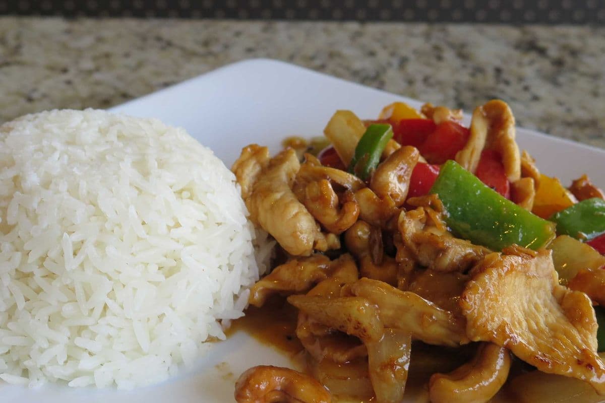 C7. Cashew Chicken on Rice (Peanut Sauce) - Com Ga Xao Hat Dieu