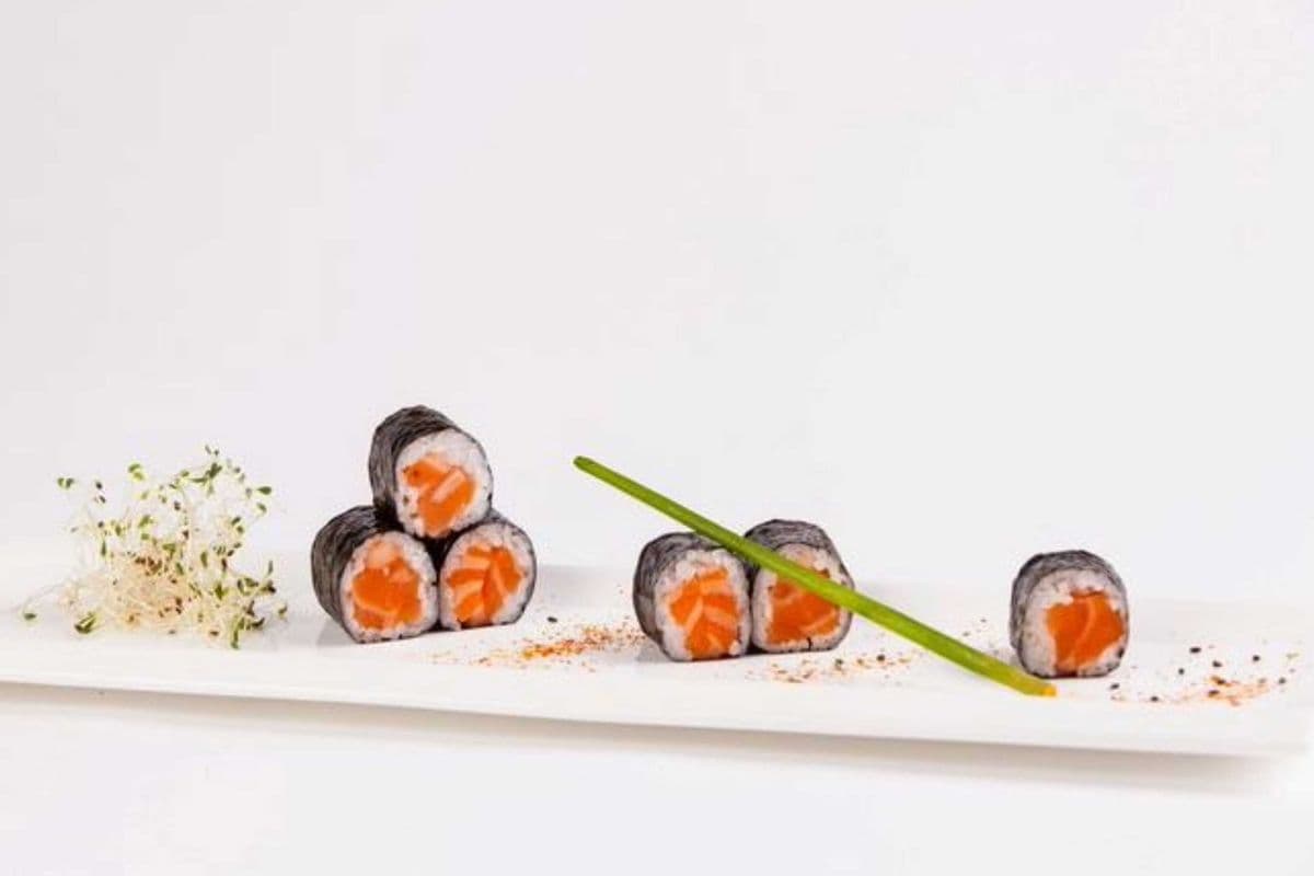 Salmon Maki Roll