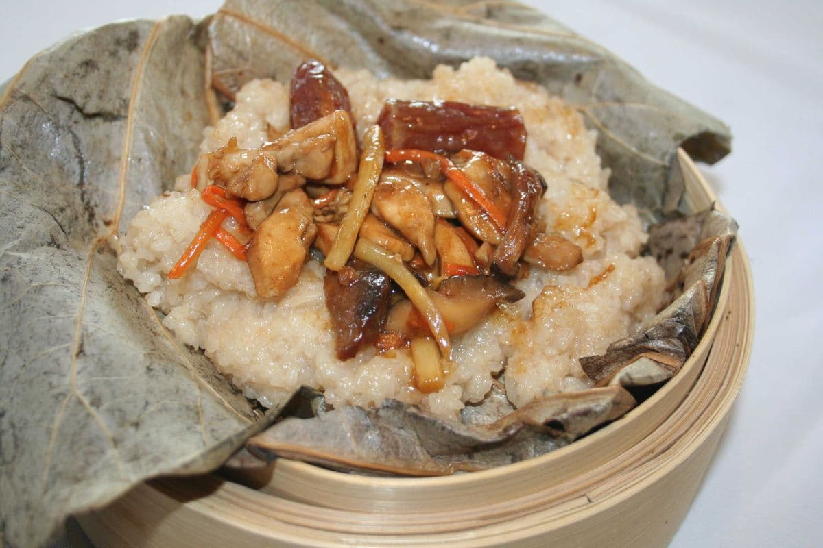 D25. Sticky Rice with Meat and Mushrooms