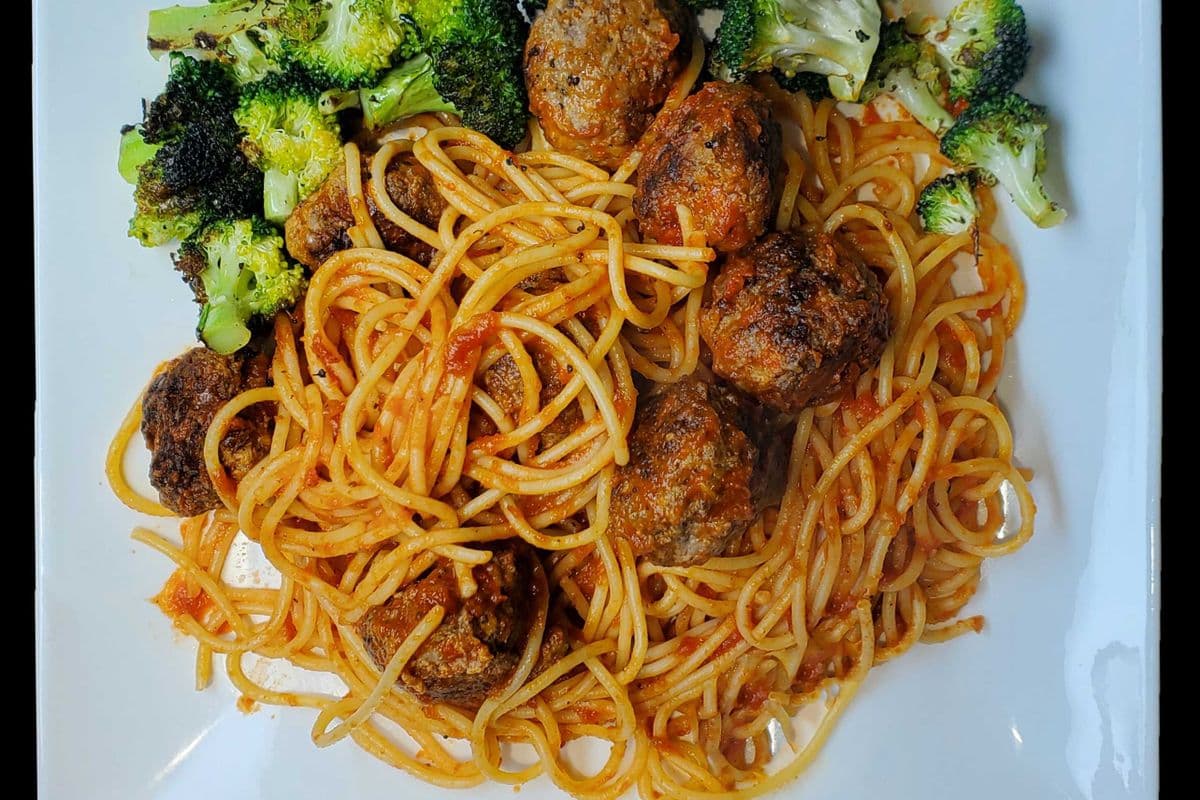 Pâtes aux boulettes de viande italiennes / Pasta with Italian meatballs